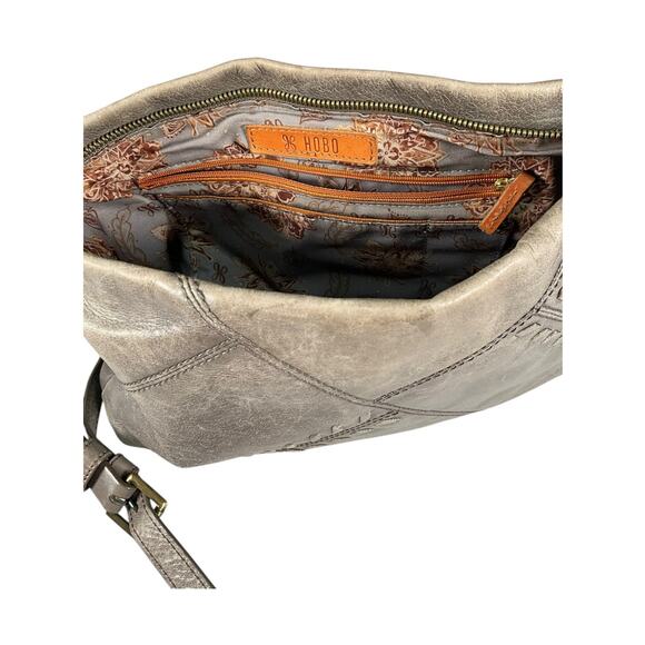 HOBO Leather Crossbody Bag Taupe Gray Whipstitch Adjustable Strap Boho Travel - Picture 6 of 10